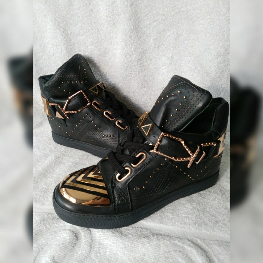 Ivy Kirzhner Black Lunar Rose gold Sneakers sz 7
